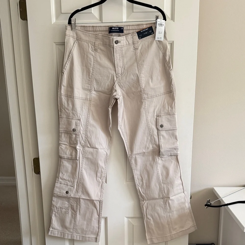 Hollister Light Tan Cargo Pants NWT - Picture 1 of 3